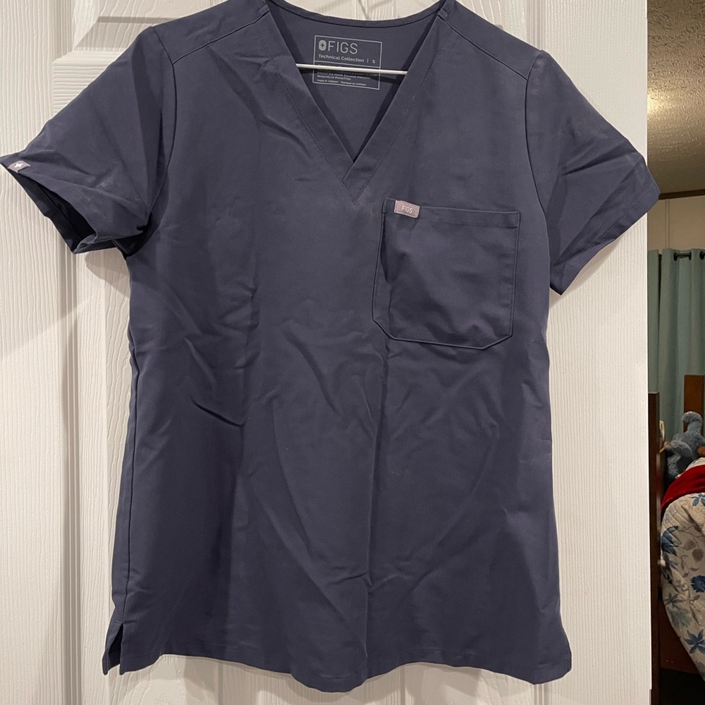 Figs Scrub top